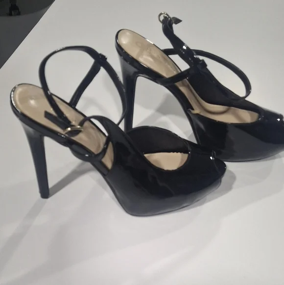 Nine West Hanken Peep Toe Sandals. 5" high- heels - Picture 2 of 9